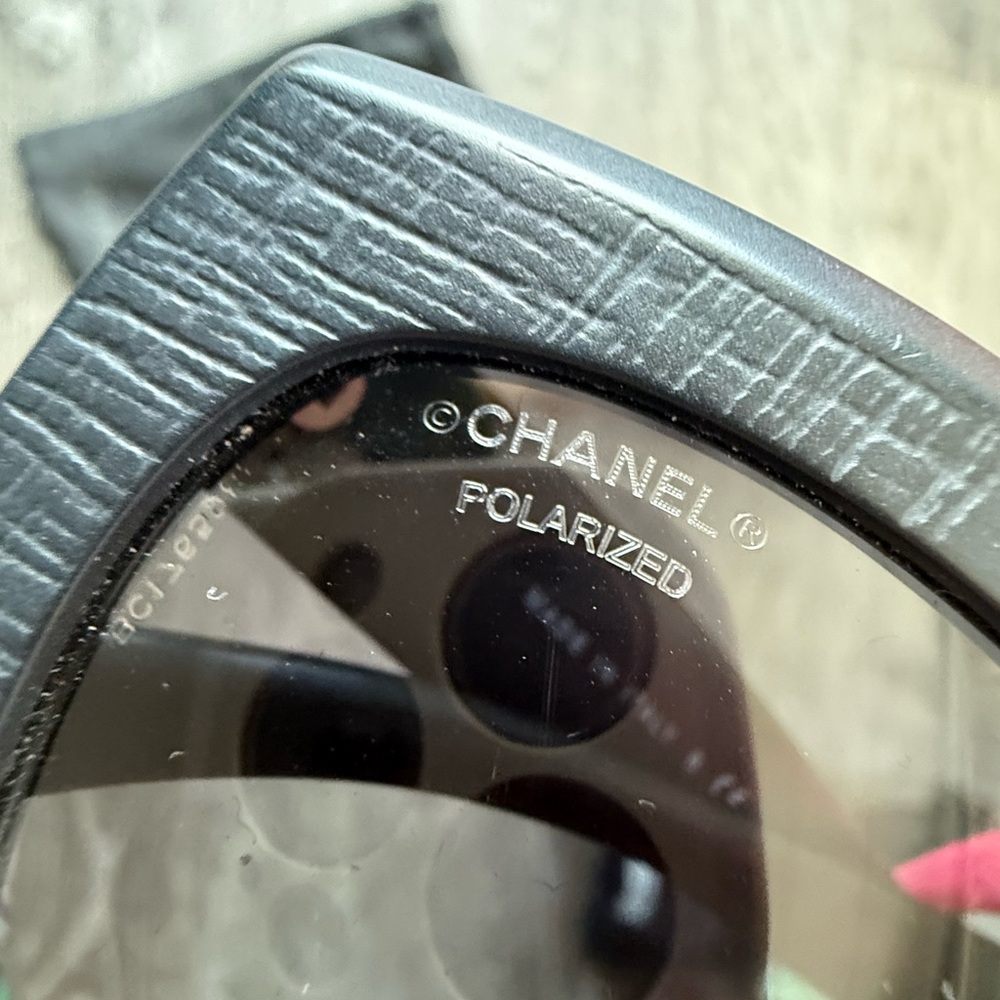 🚫Sold🚫 CHANEL Elegant Black Sunglasses - Picture 5 of 6